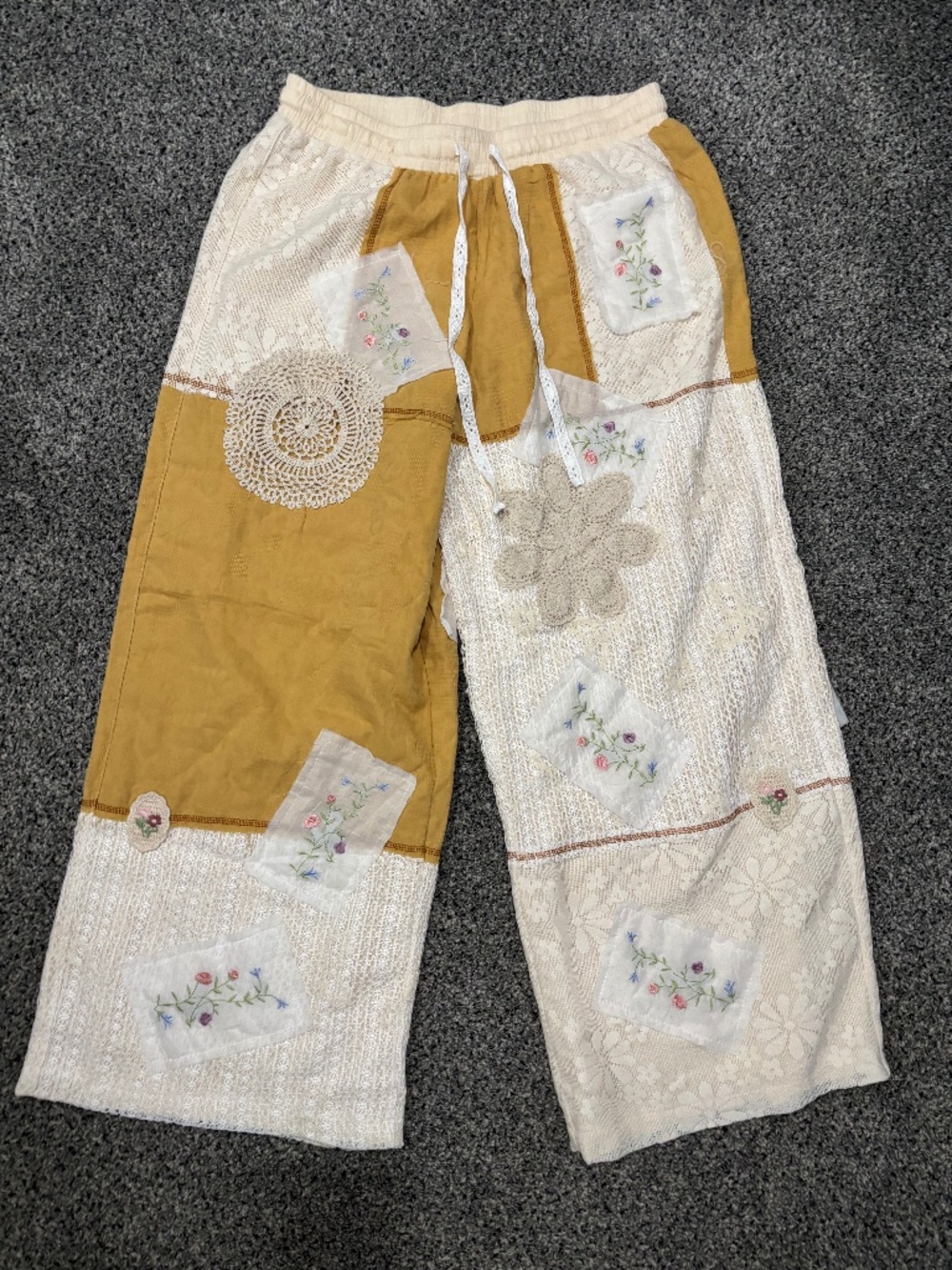 Pol mustard patched flower pants
